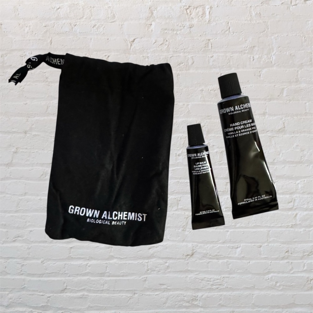 🛍🏙3️⃣ for $1️⃣5️⃣ 🆕 Grown Alchemist mini lip balm & hand cream in pouch